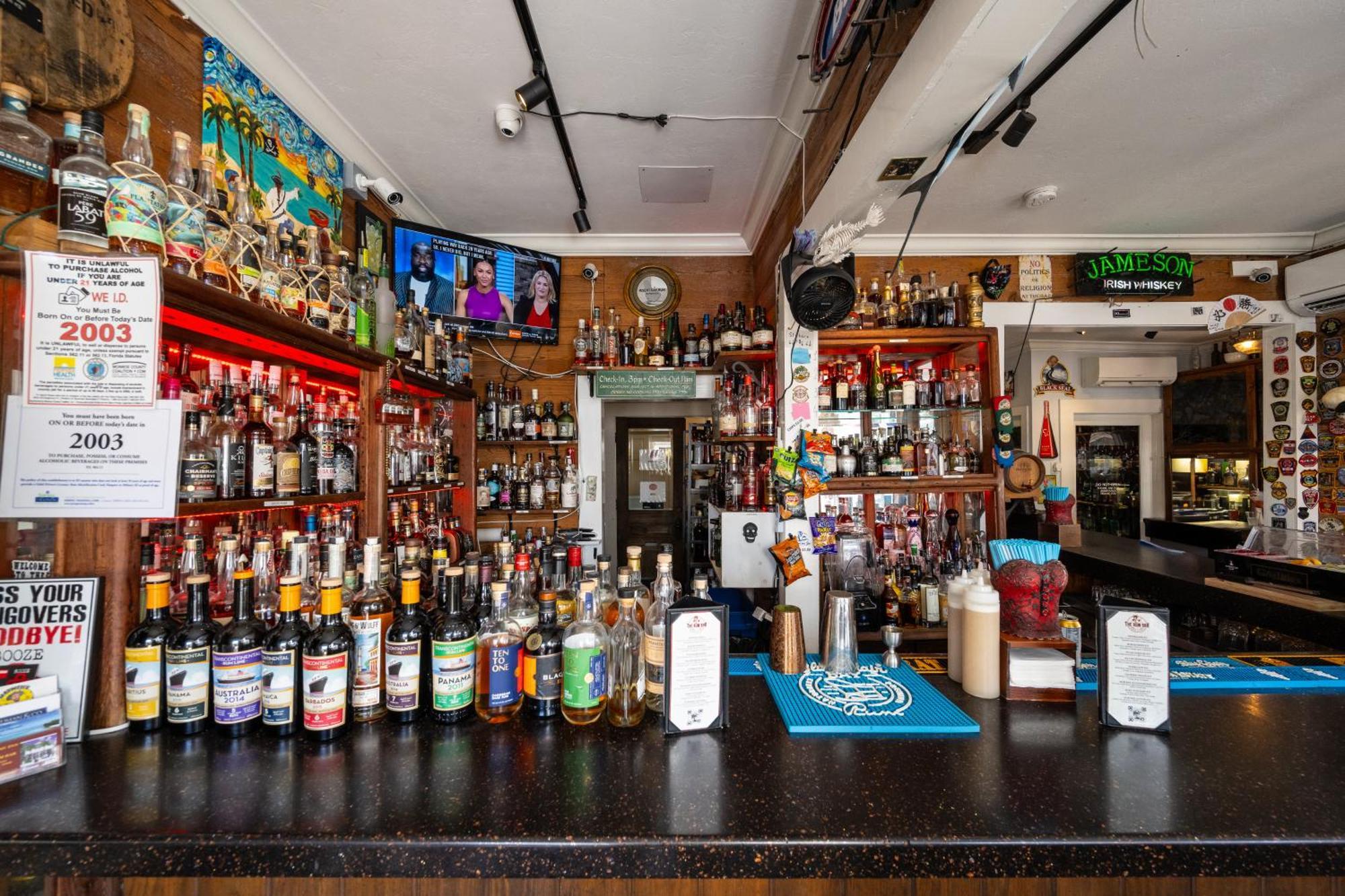 The Speakeasy Inn And Rum Bar Кей Уест Екстериор снимка