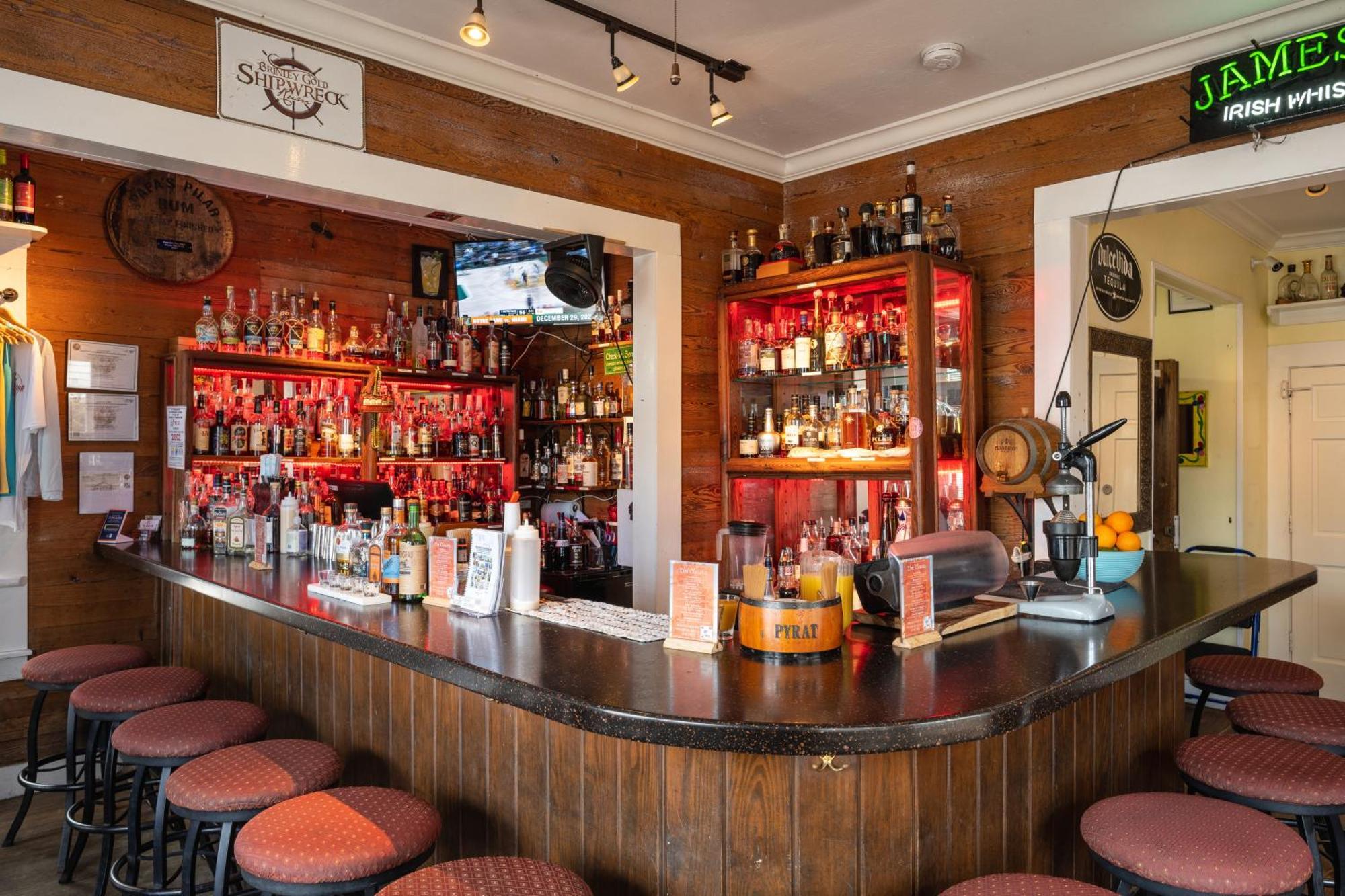 The Speakeasy Inn And Rum Bar Кей Уест Екстериор снимка