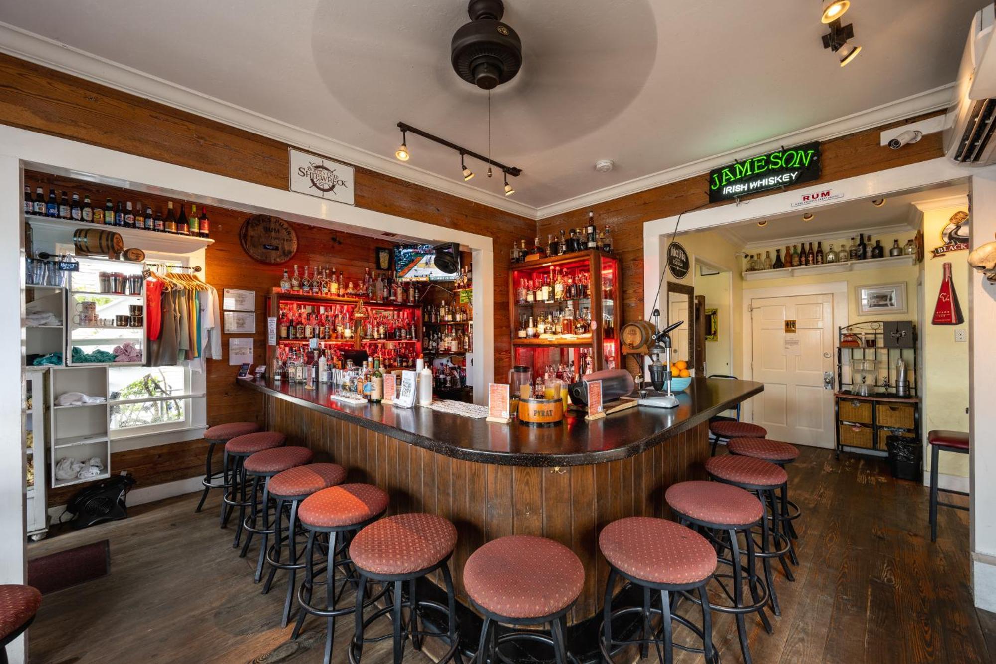 The Speakeasy Inn And Rum Bar Кей Уест Екстериор снимка